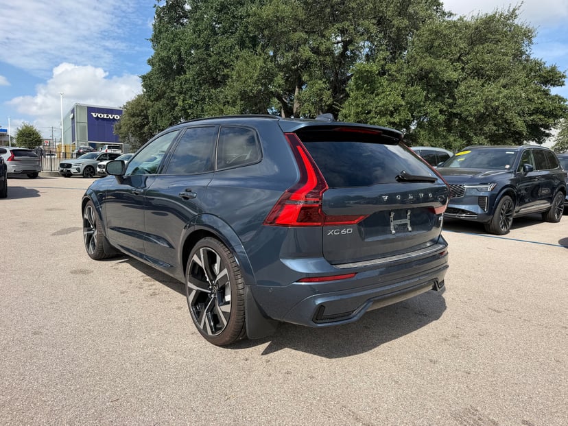 2026 Volvo XC60 - Image 3