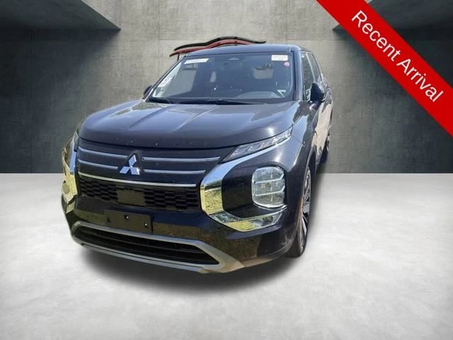 2025 Mitsubishi Outlander - Image 1