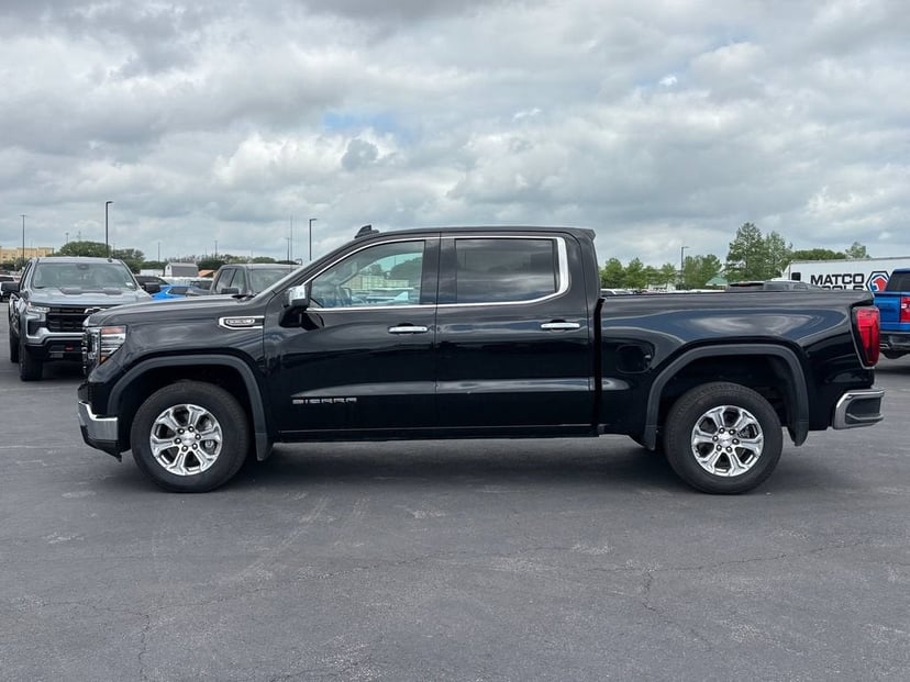 2025 GMC Sierra - Image 2