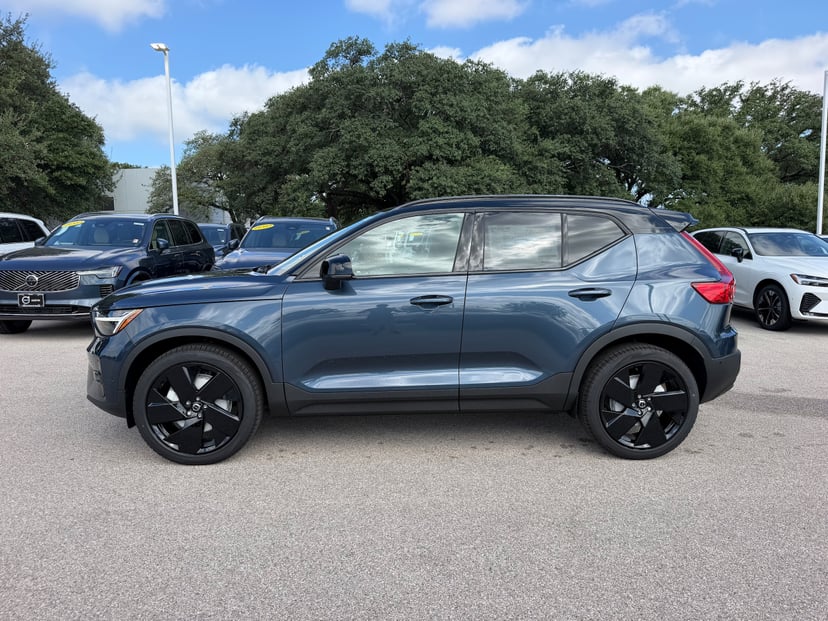 2026 Volvo XC40 - Image 2