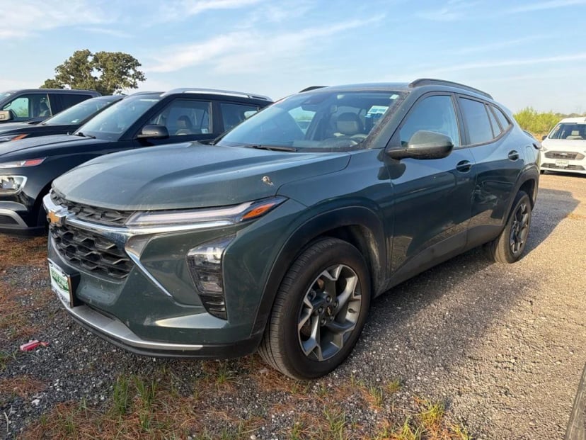 2025 Chevrolet Trax - Image 2