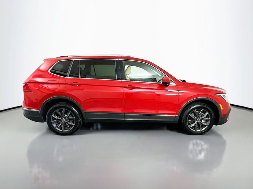 2024 Volkswagen Tiguan - Image 2