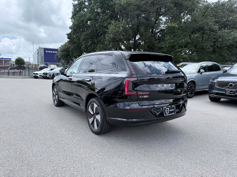 2026 Volvo EX90 - Image 3