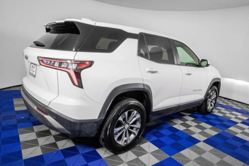 2025 Chevrolet Equinox - Image 2
