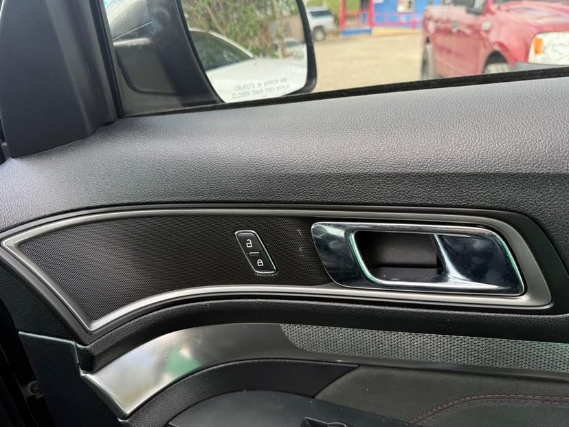 2019 Ford Explorer - Image 3