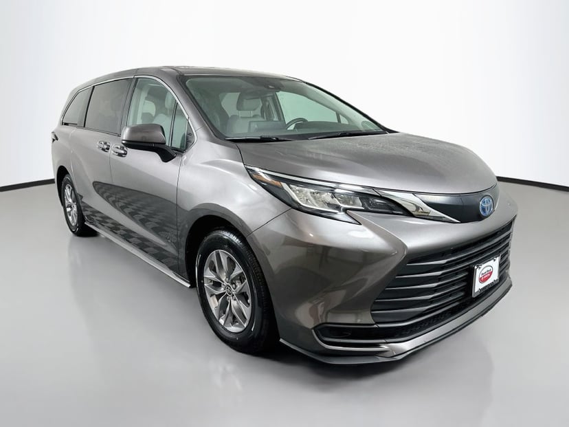 2022 Toyota Sienna - Image 1