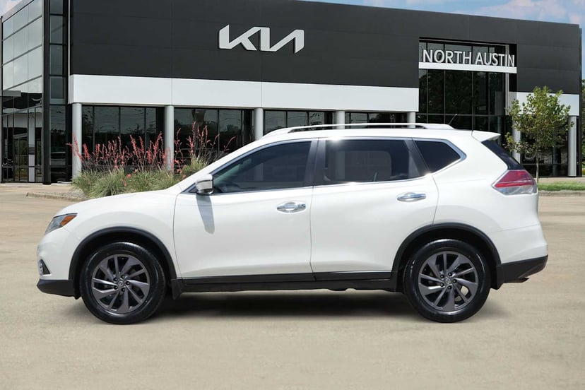 2016 Nissan Rogue - Image 2
