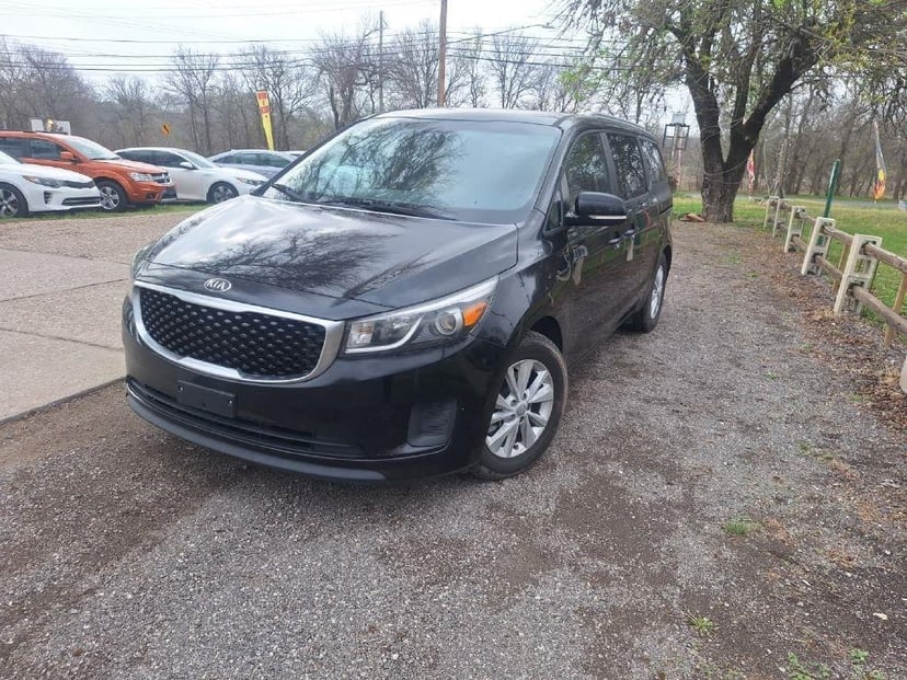2016 Kia Sedona - Image 1