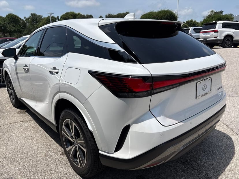 2025 Lexus RX - Image 3