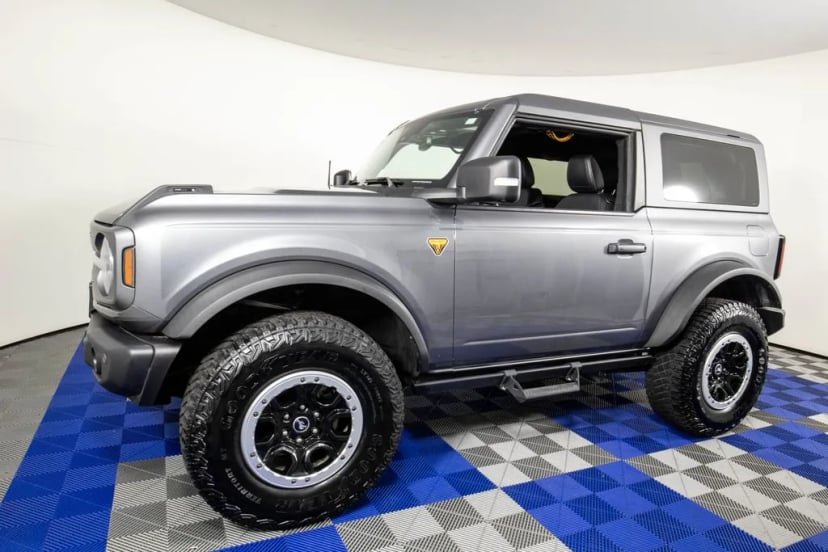2023 Ford Bronco - Image 1