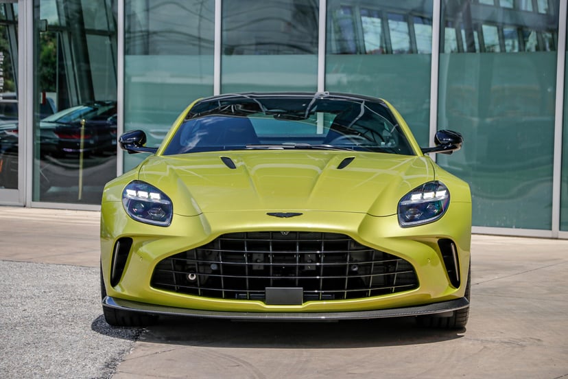 2025 Aston Martin Vantage - Image 2