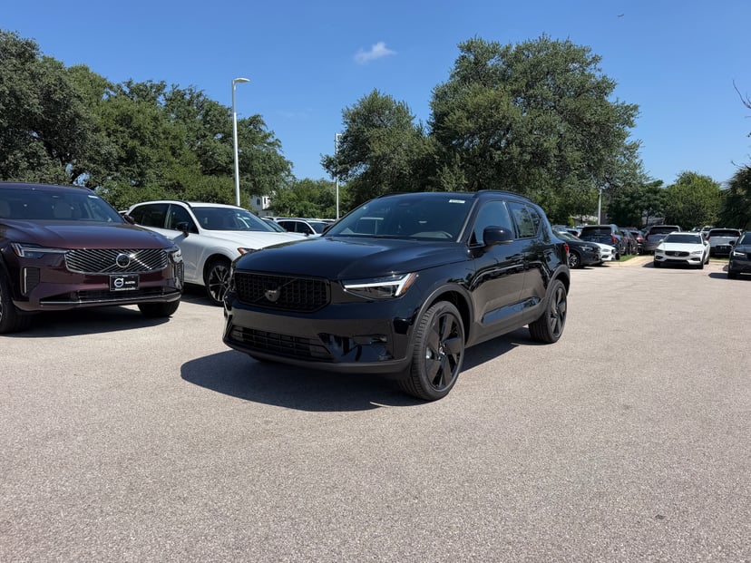 2026 Volvo XC40 - Image 1