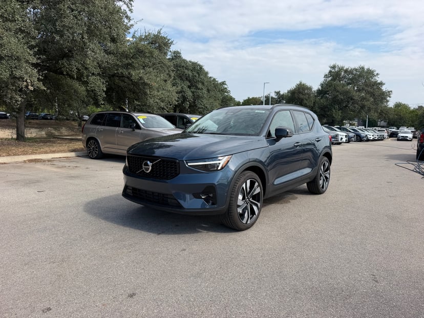 2026 Volvo XC40 - Image 1