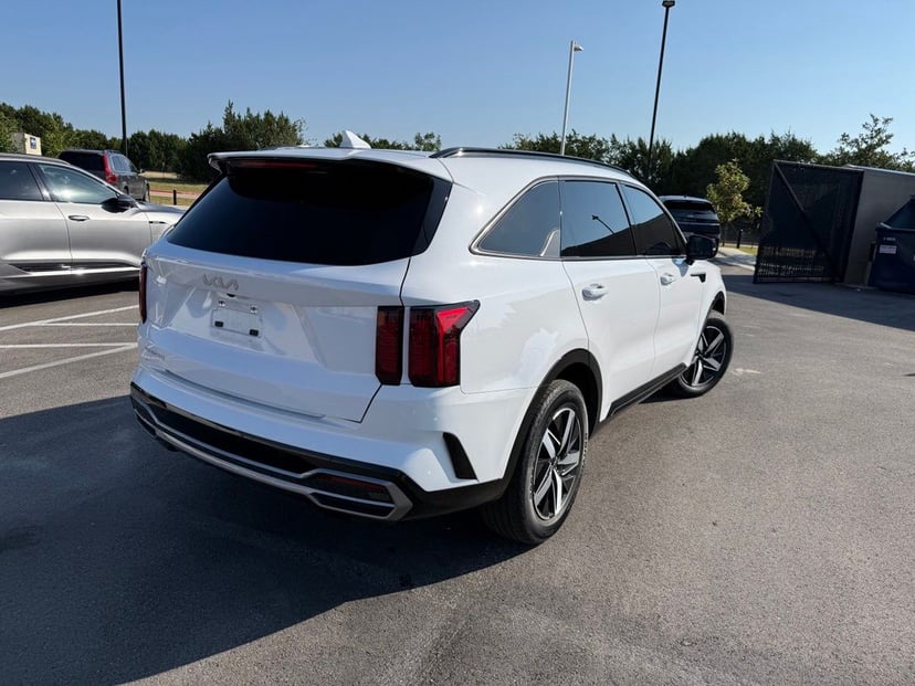 2023 Kia Sorento - Image 3