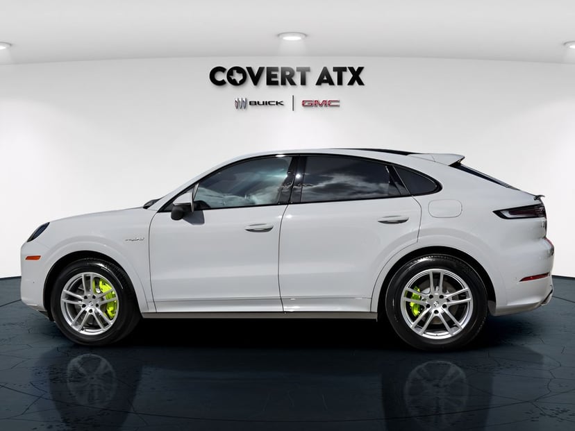 2025 Porsche Cayenne - Image 2