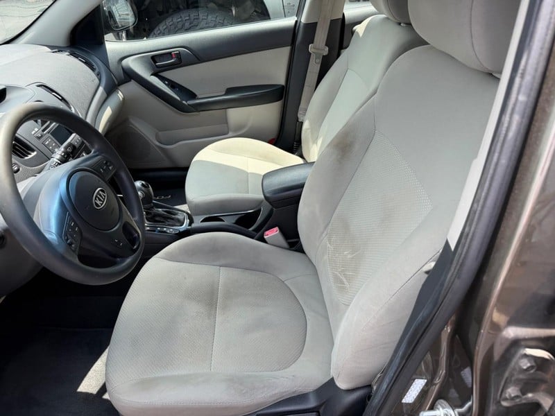 2011 Kia Forte 5-Door - Image 3