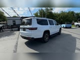 2023 Jeep Wagoneer - Preview 7