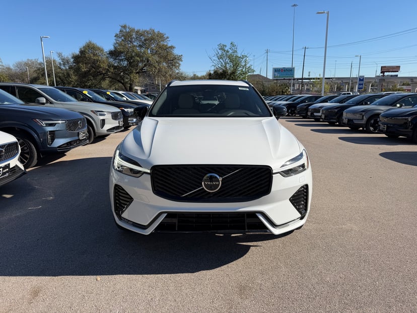 2026 Volvo XC60 - Image 3