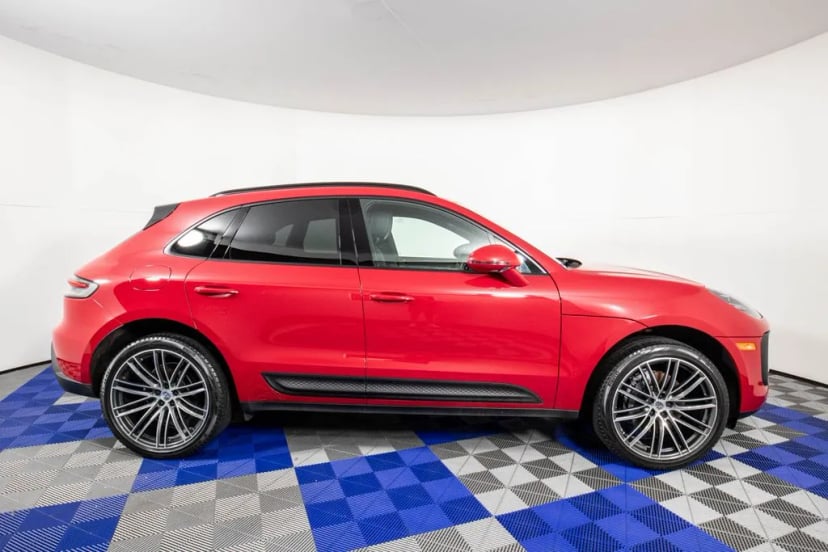 2024 Porsche Macan - Image 2