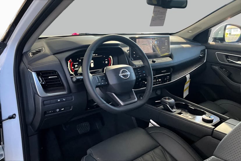 2026 Nissan Rogue - Image 2