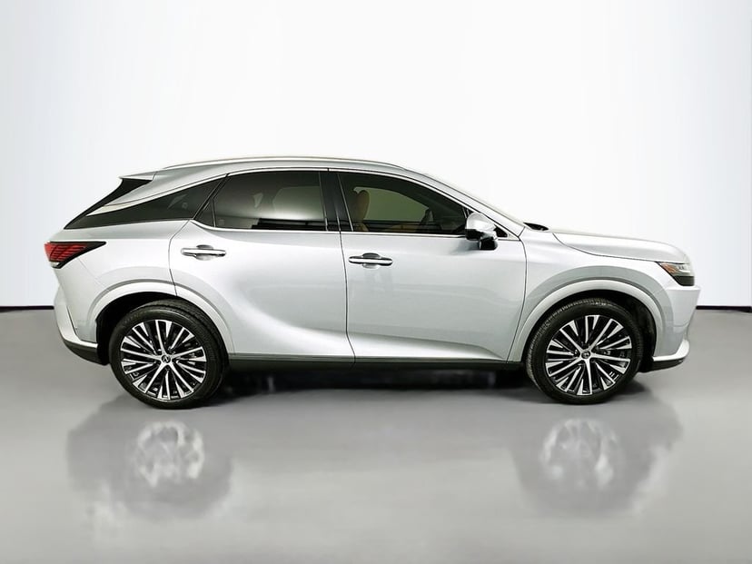 2023 Lexus RX - Image 3