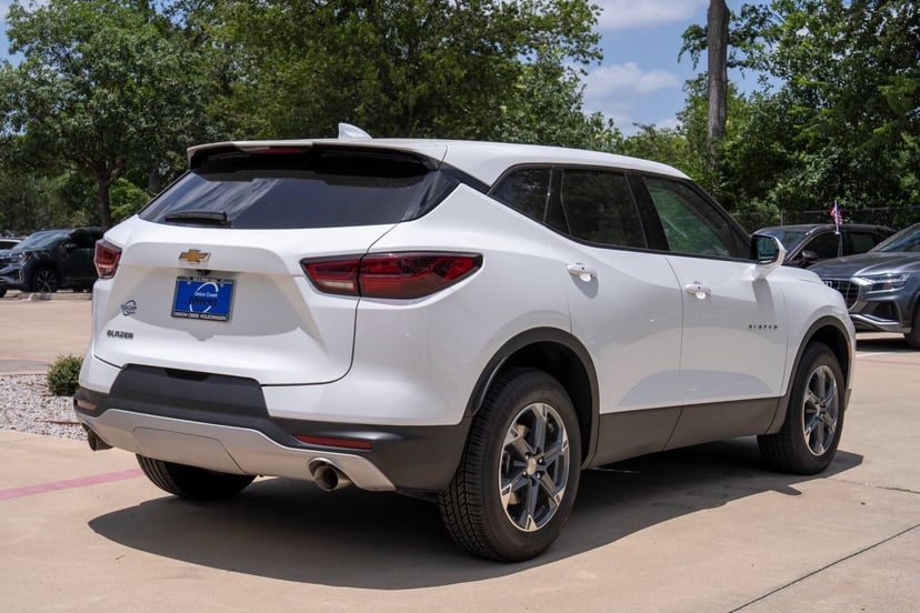 2025 Chevrolet Blazer - Image 2