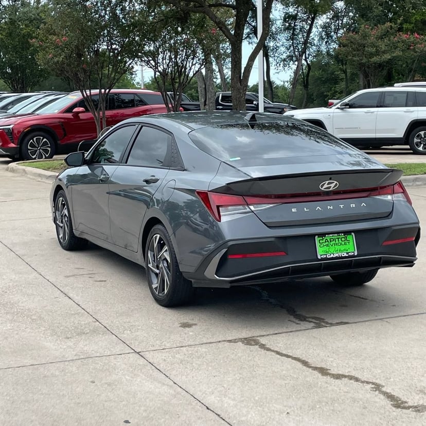 2025 Hyundai Elantra - Image 3