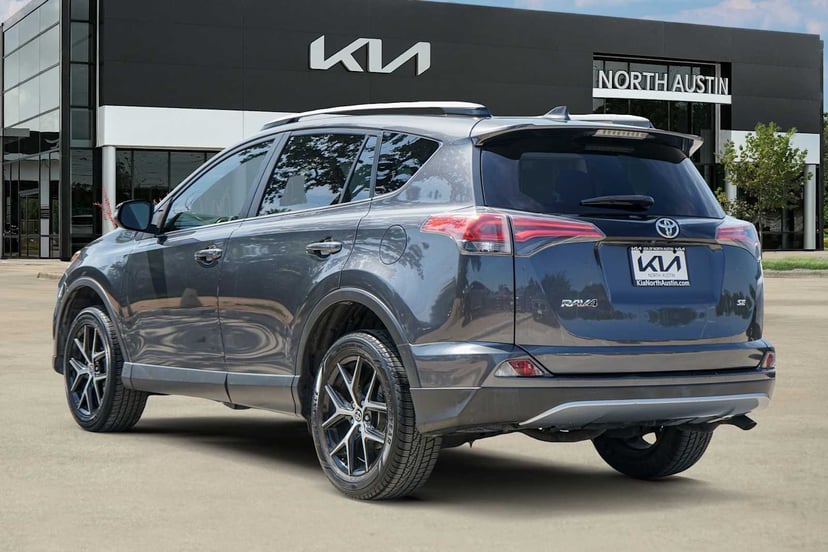 2017 Toyota RAV4 - Image 3