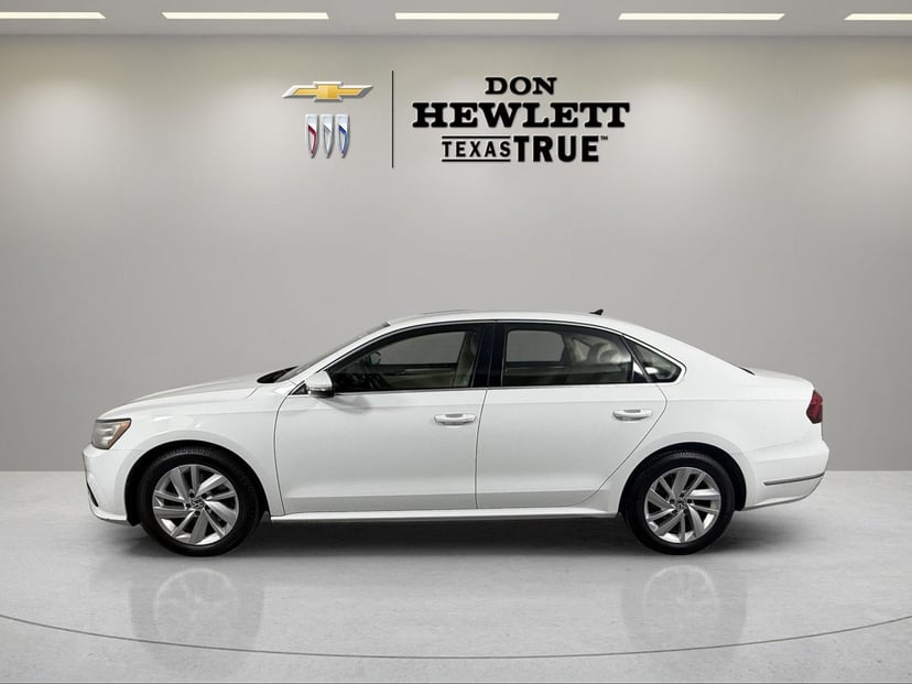 2018 Volkswagen Passat - Image 2