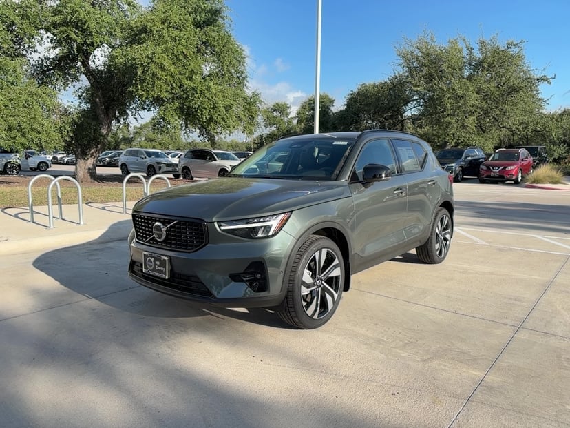 2026 Volvo XC40 - Image 1