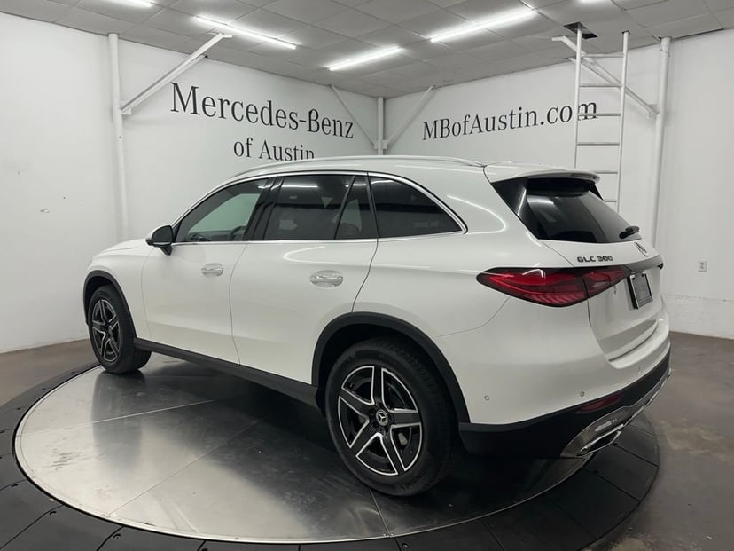 2027 Mercedes-Benz GLC - Image 3