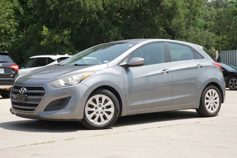 2016 Hyundai elantra gt - Image 1