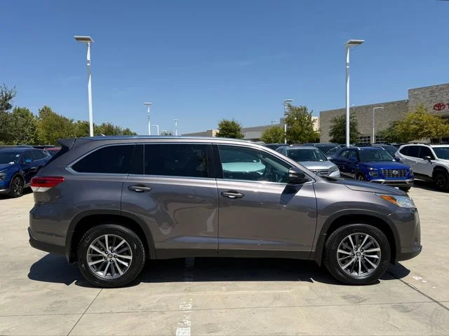 2019 Toyota Highlander - Image 2