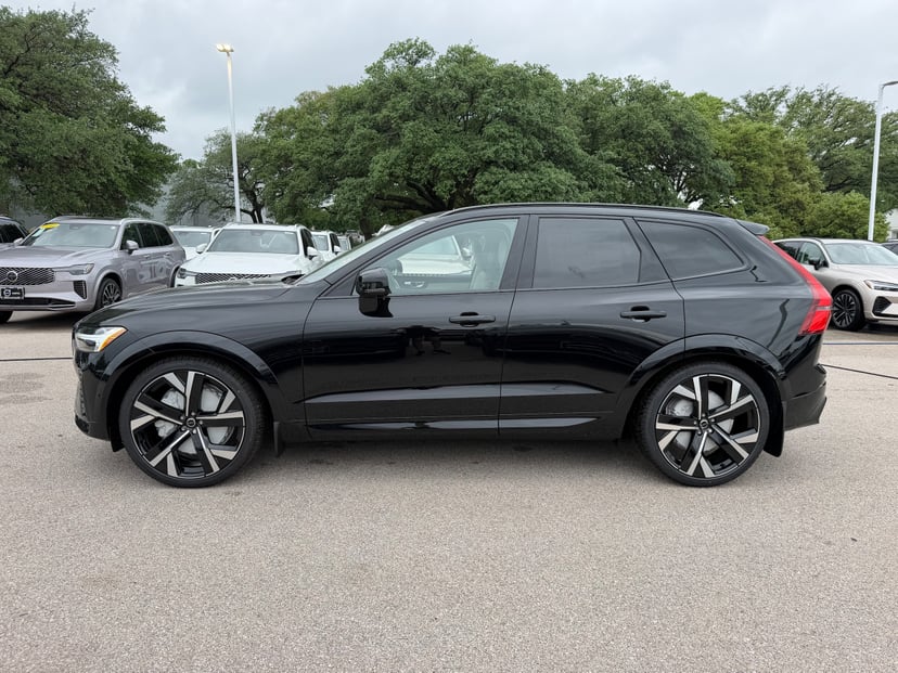 2026 Volvo XC60 - Image 3