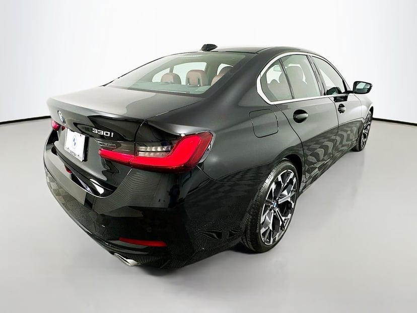 2026 BMW 330i - Image 3