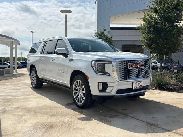 2023 GMC Yukon XL - Image 3