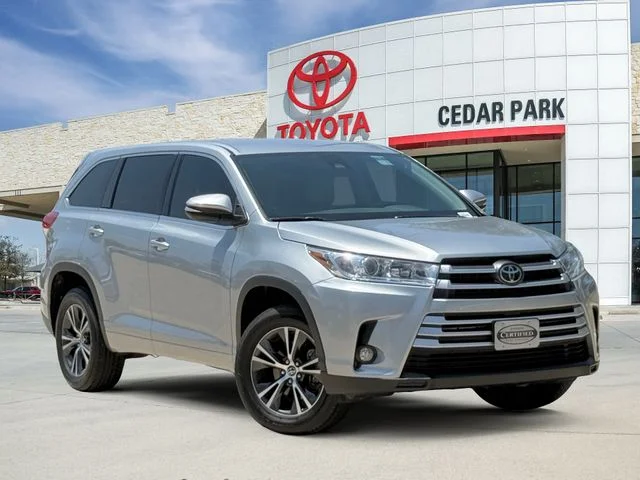 2017 Toyota Highlander - Image 1