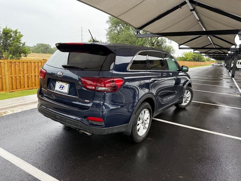 2019 Kia Sorento - Image 2