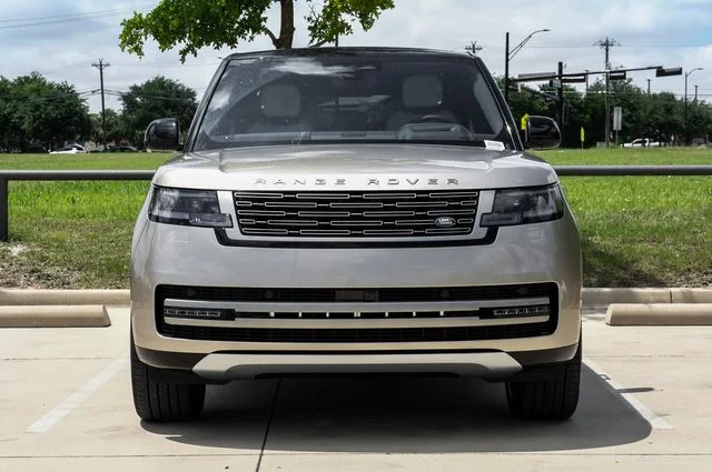 2026 Land Rover Range Rover - Image 2