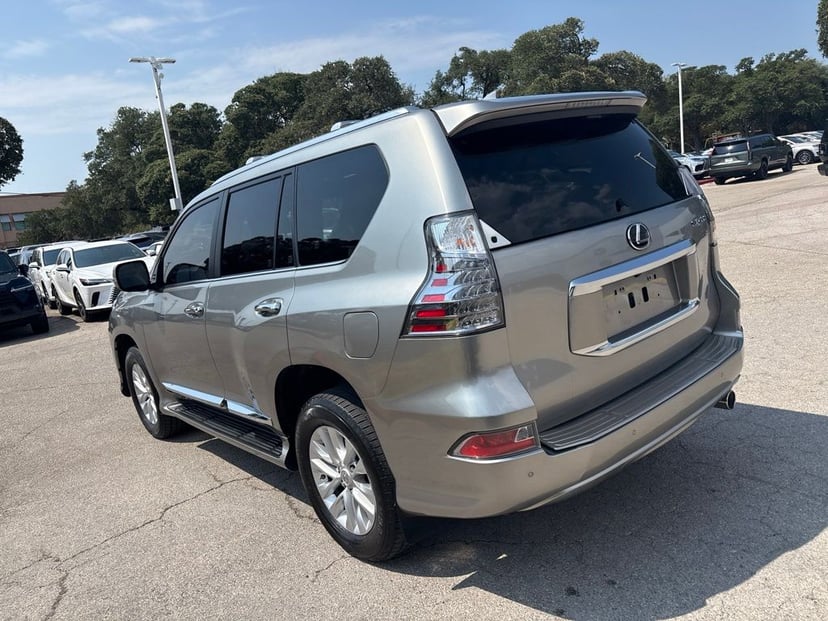 2023 Lexus GX 460 - Image 3