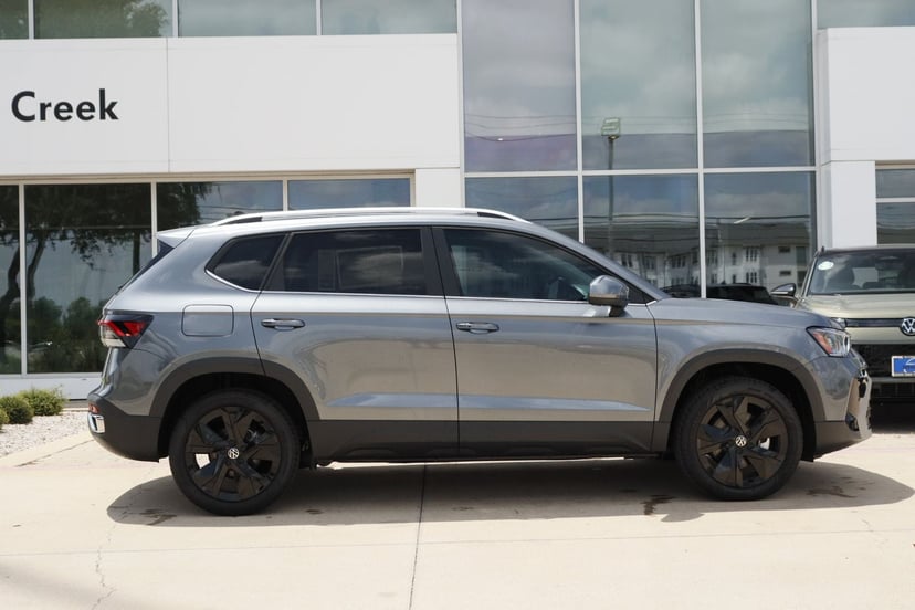 2026 Volkswagen Taos - Image 2
