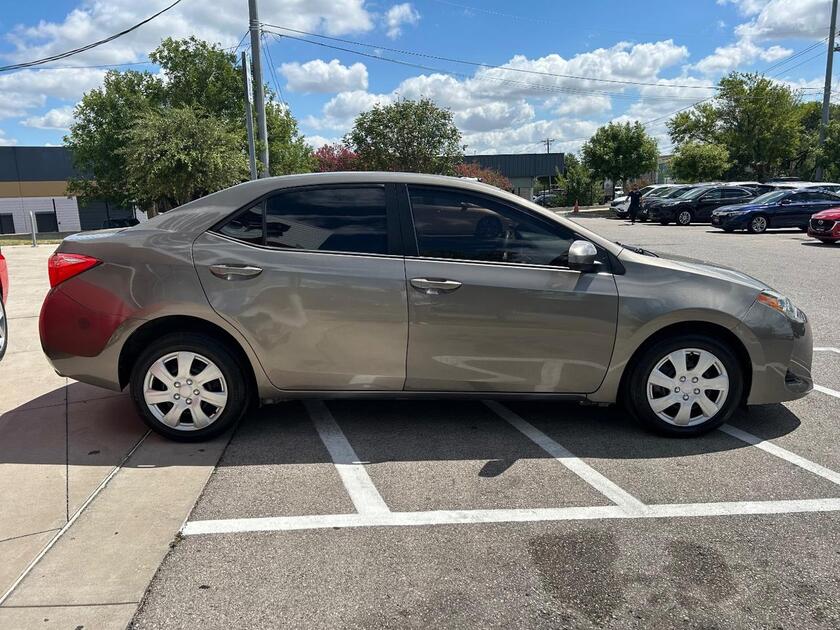 2019 Toyota Corolla - Image 2
