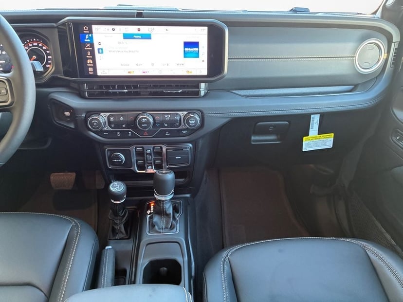 2026 Jeep Gladiator - Image 3