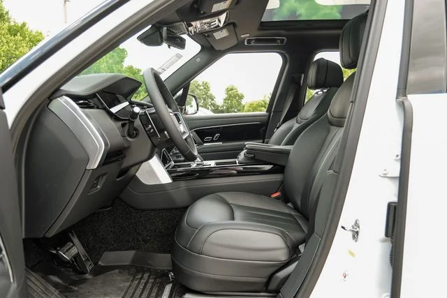 2026 Land Rover Range Rover - Image 3