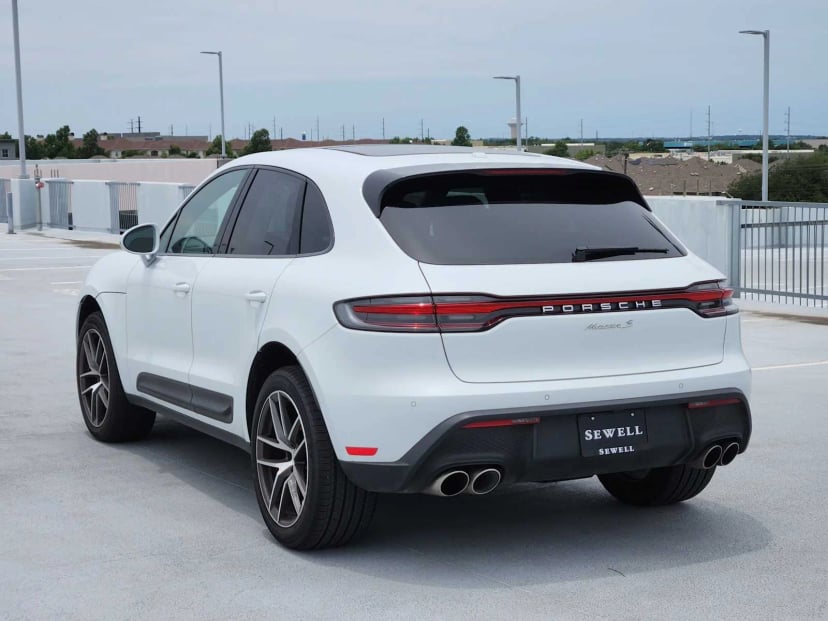 2024 Porsche Macan - Image 2