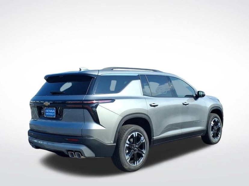 2027 Chevrolet Traverse - Image 3