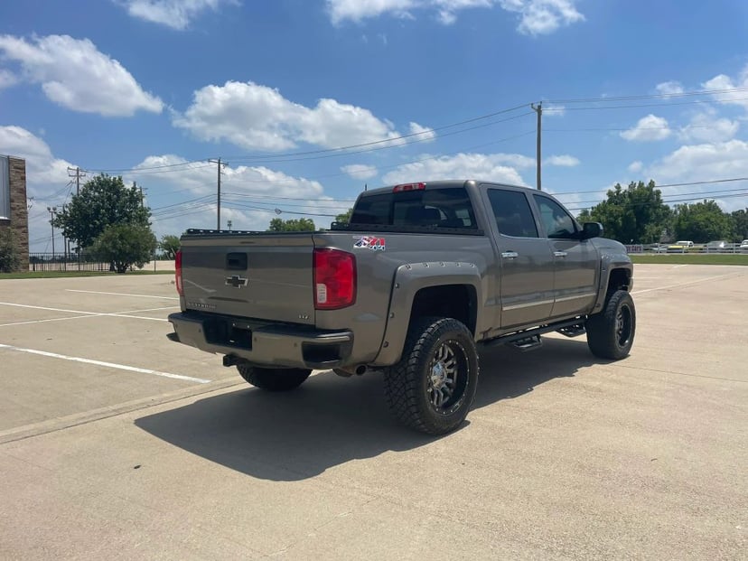 2017 Chevrolet Silverado 1500 - Image 3