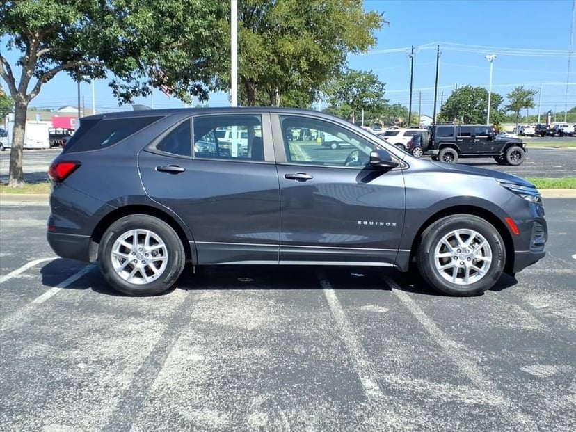 2022 Chevrolet Equinox - Image 2