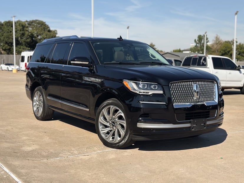 2024 Lincoln Navigator - Image 1