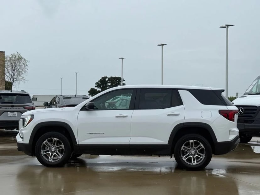 2026 GMC Terrain - Image 2